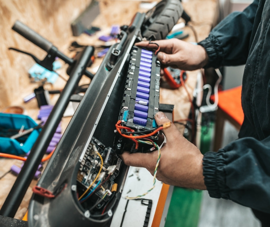 Kaip taisyklingai pakrauti elektrinio paspirtuko bateriją?